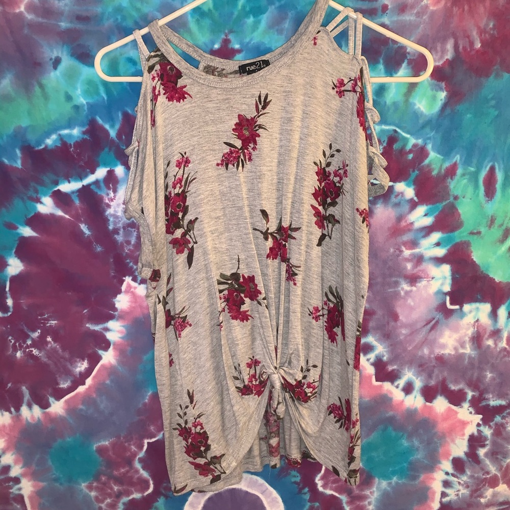 Medium Grey Shirt With Flowers and Open Sleeve